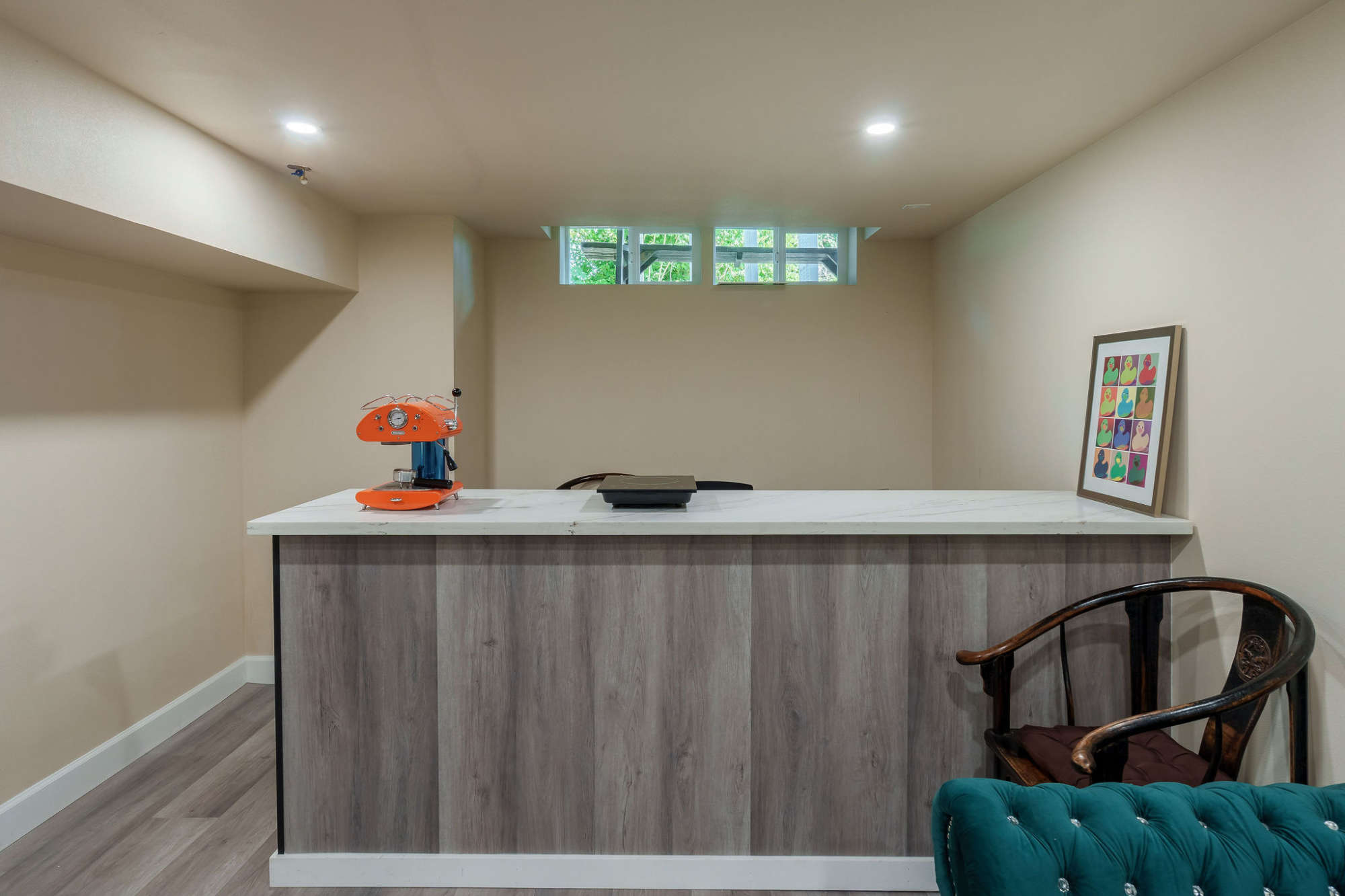 thumbnail view of a listing photo