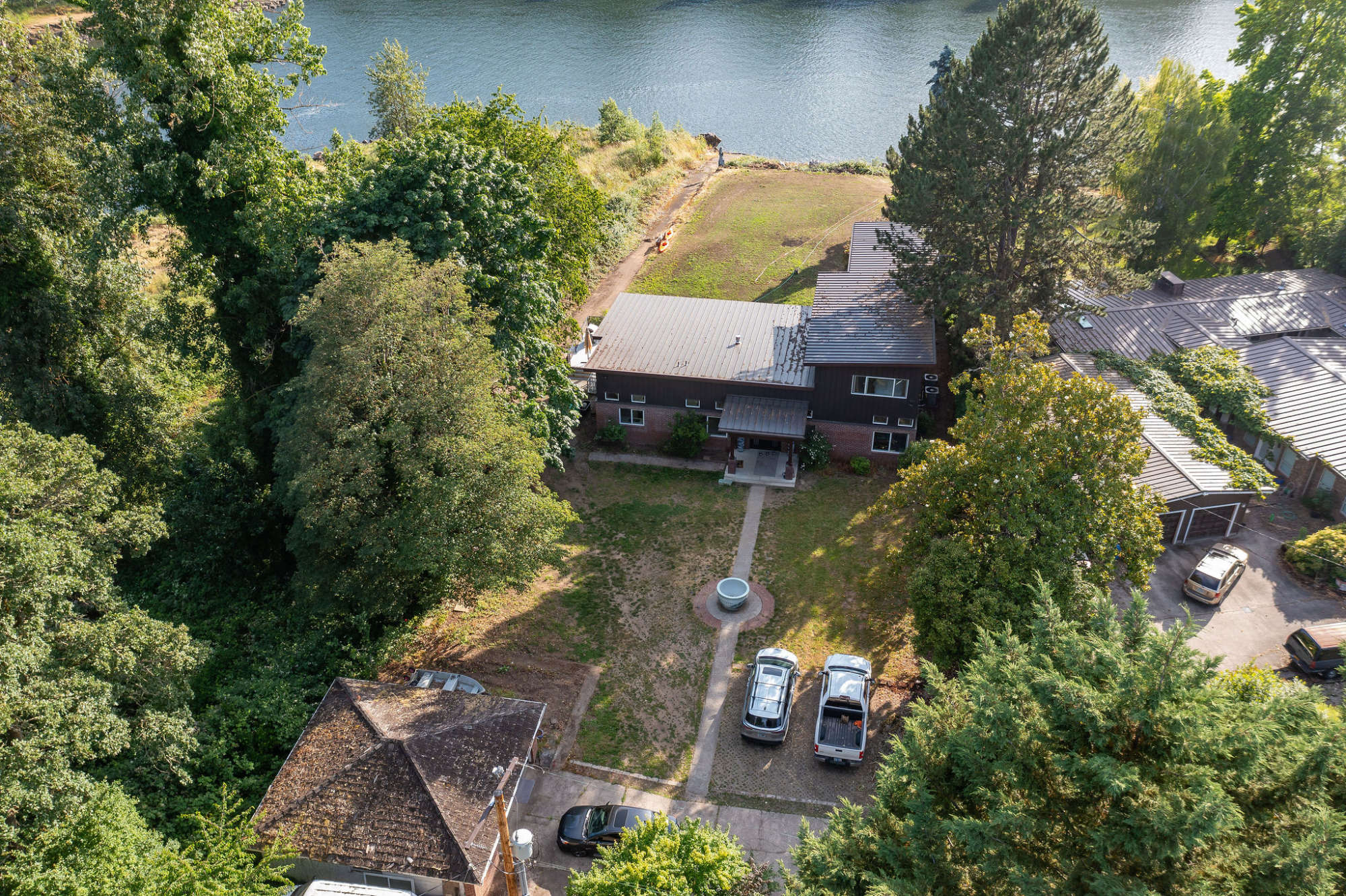 thumbnail view of a listing photo