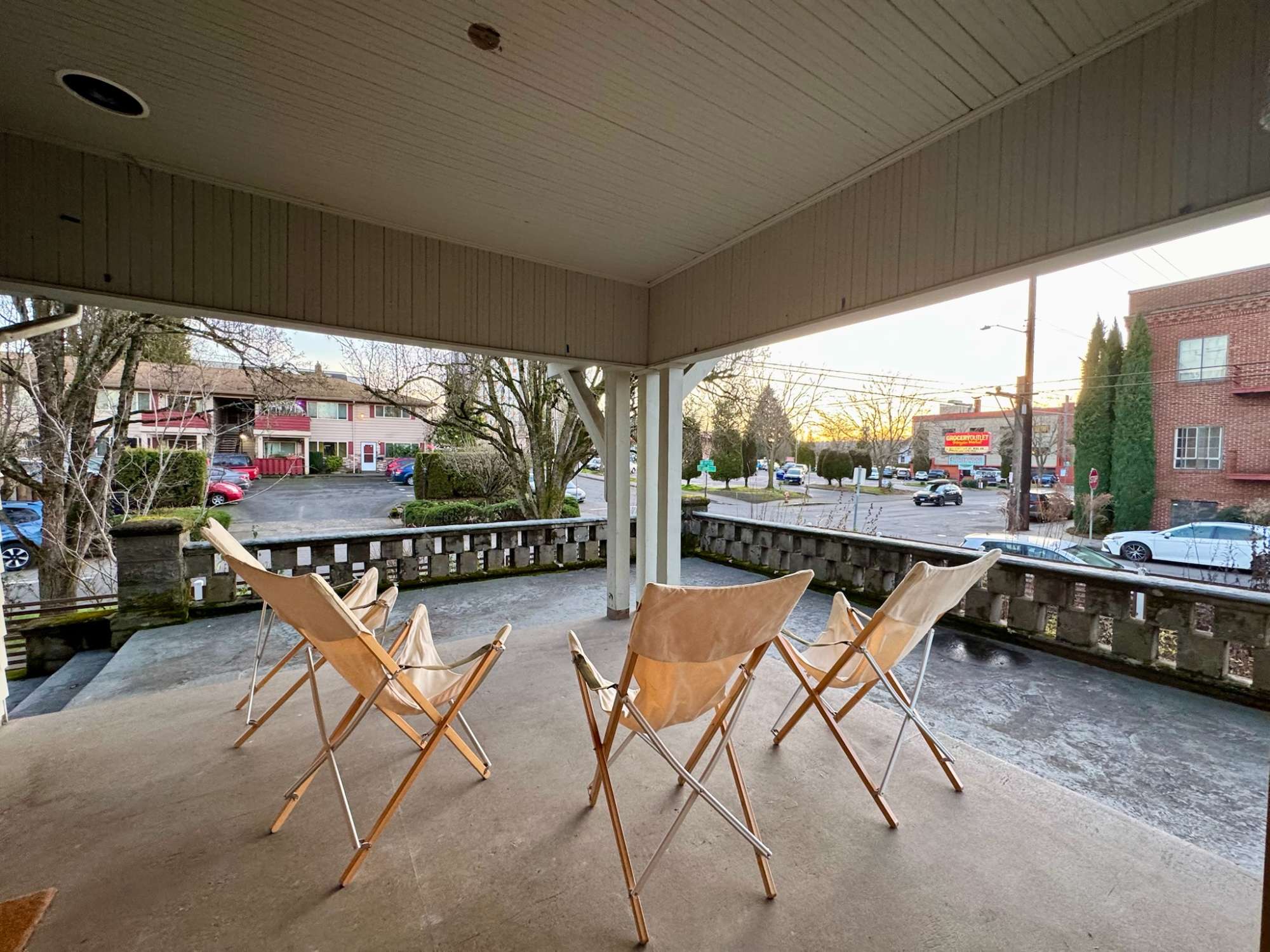 thumbnail view of a listing photo