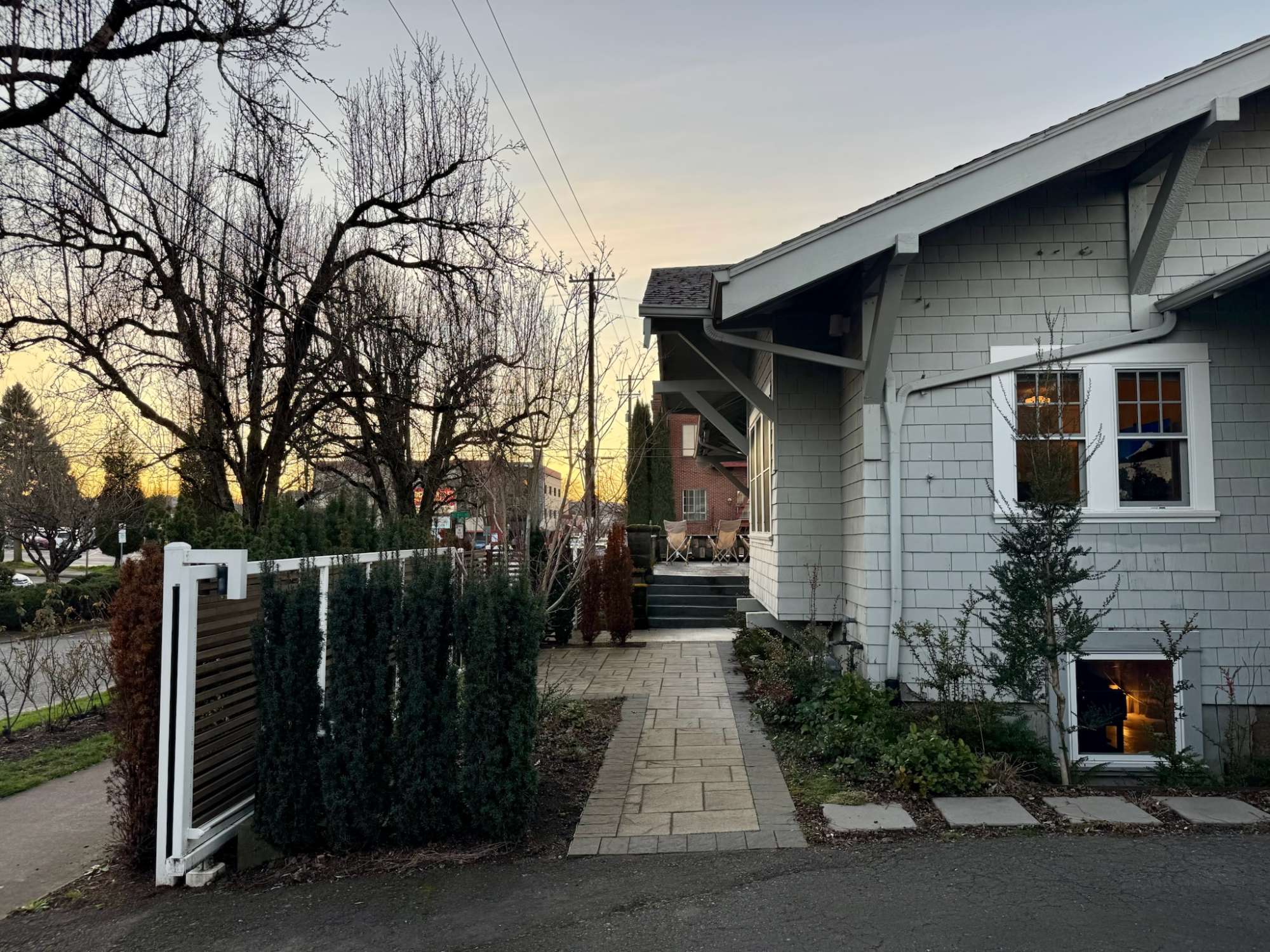 thumbnail view of a listing photo