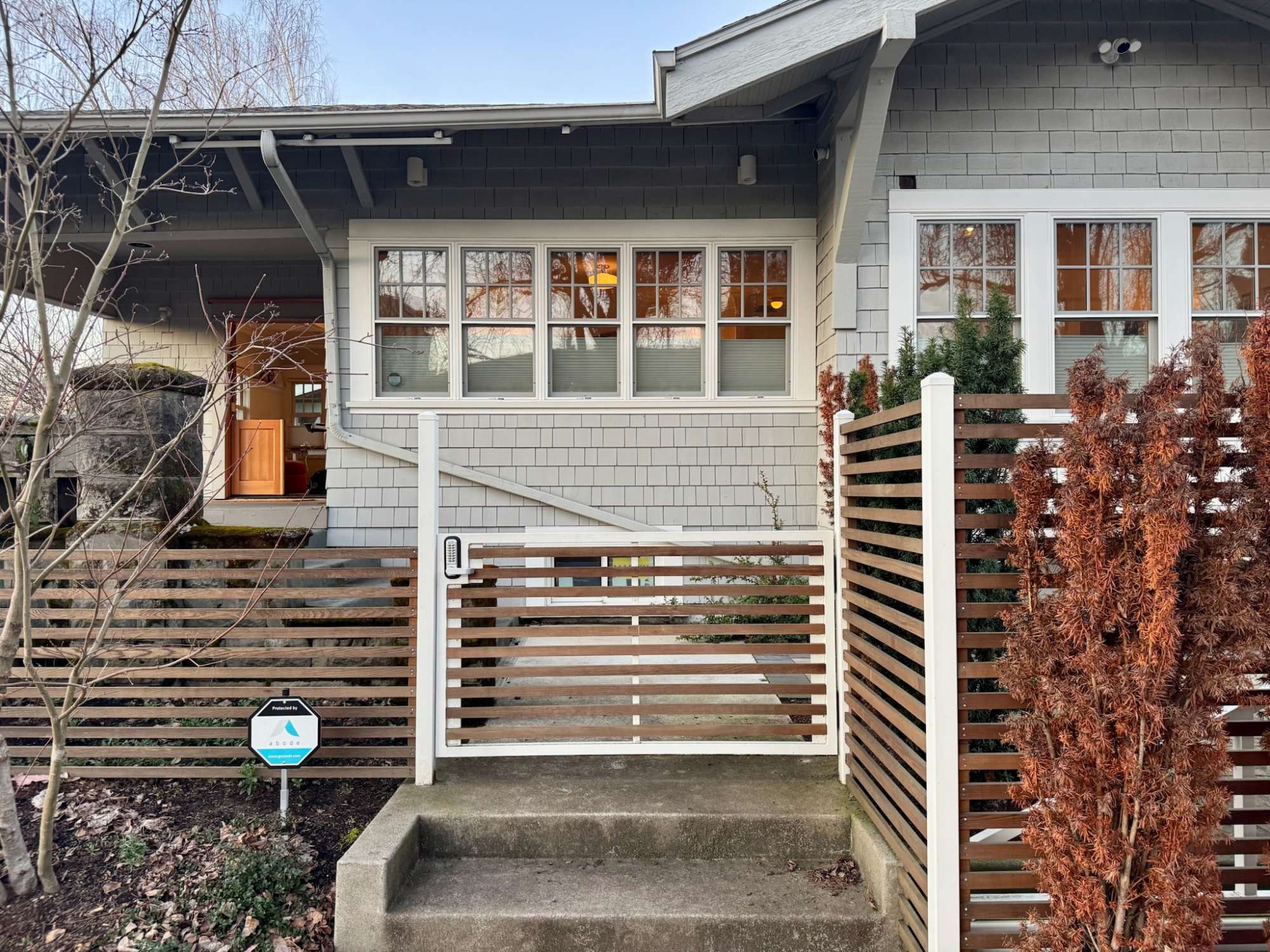 thumbnail view of a listing photo