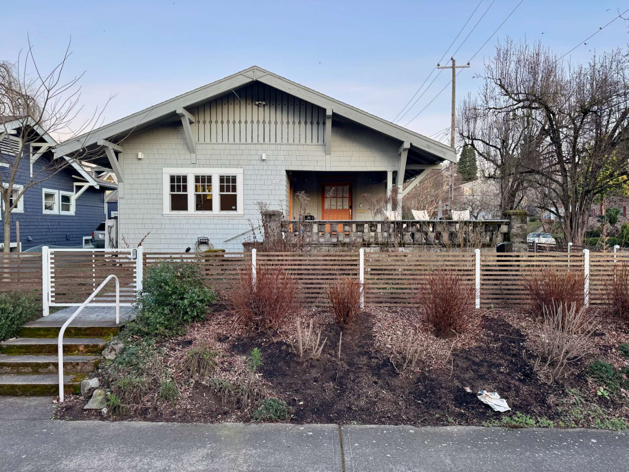 thumbnail view of a listing photo