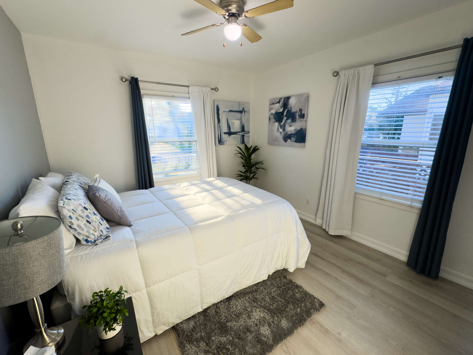 thumbnail view of a listing photo