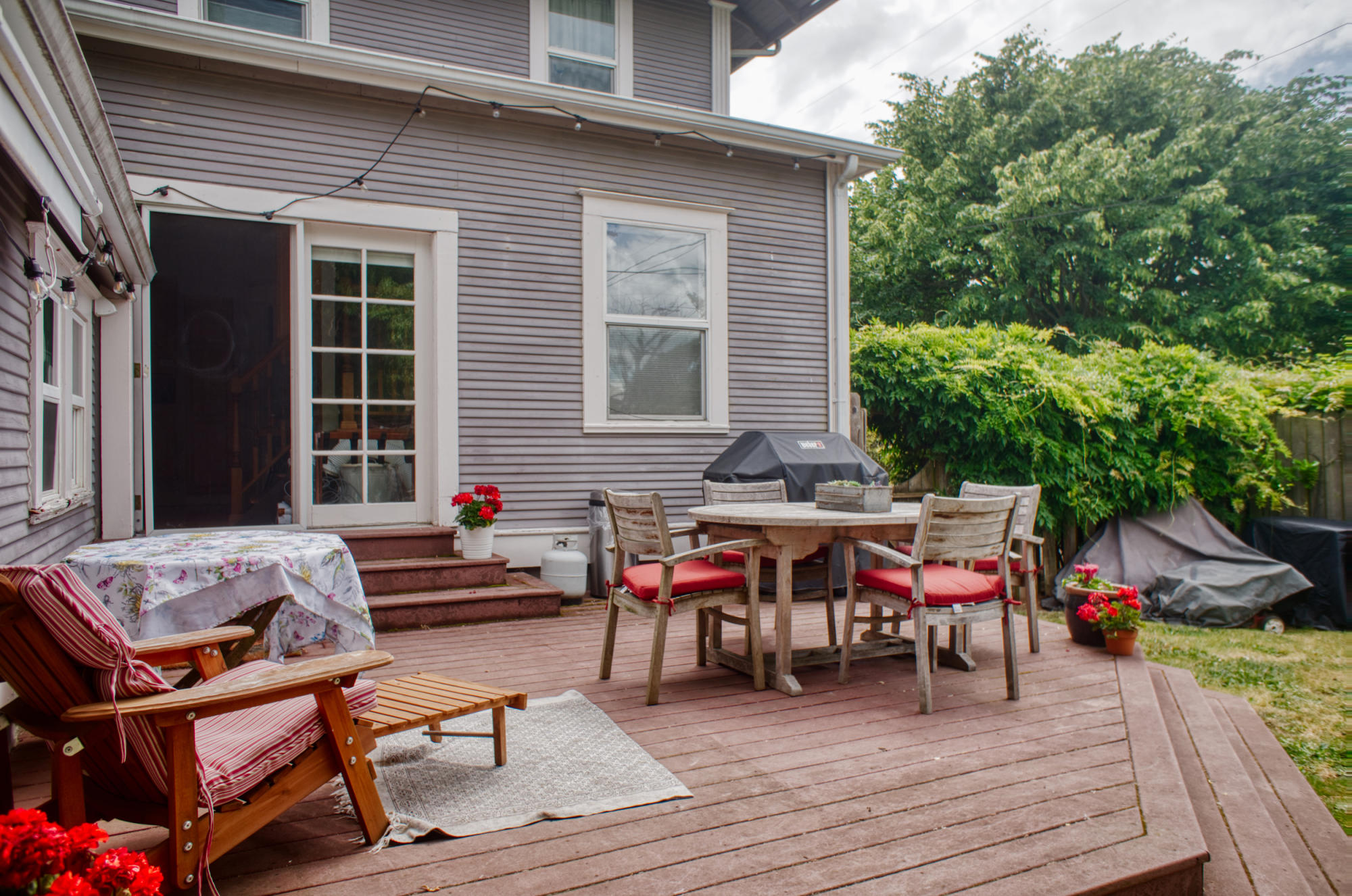 Large Deck for meetings or working.