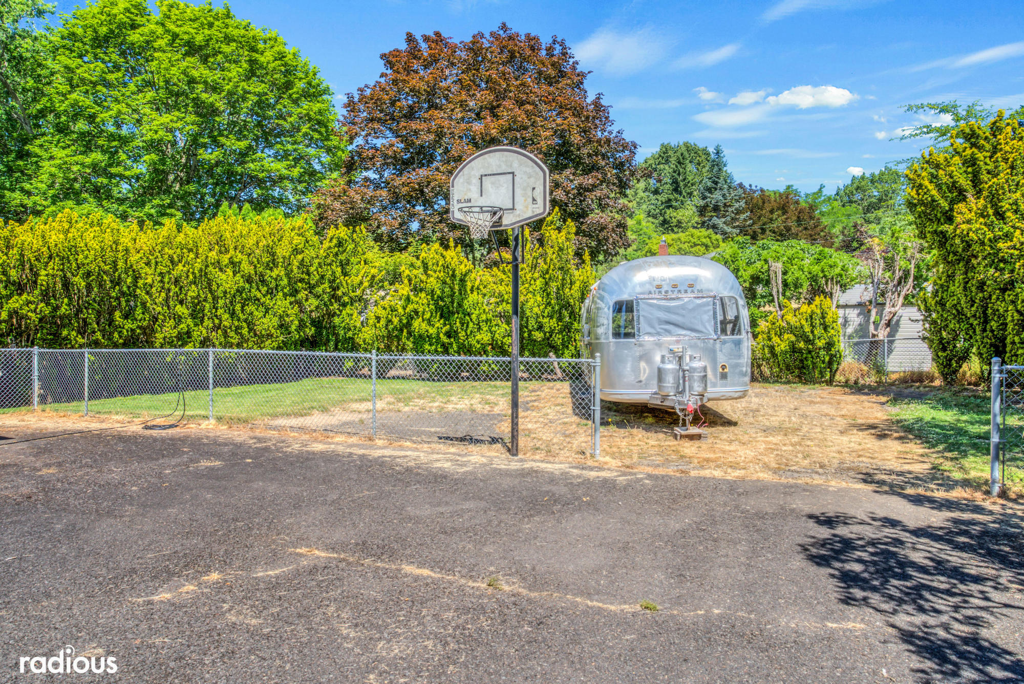 Basketball hoop