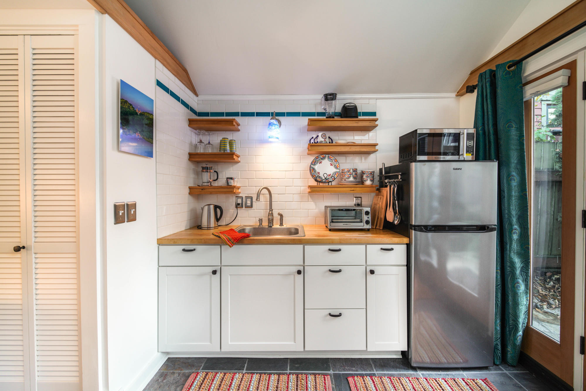 Patio Cottage kitchen