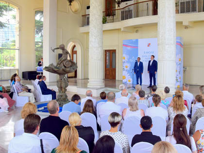 Глава города Алексей Копайгородский поздравил сочинские супружеские пары с Днем семьи, любви и верности