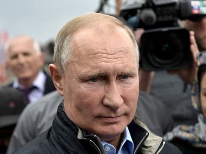 Путин выполнил обещание 20-летней давности и выпил с дагестанскими ополченцами