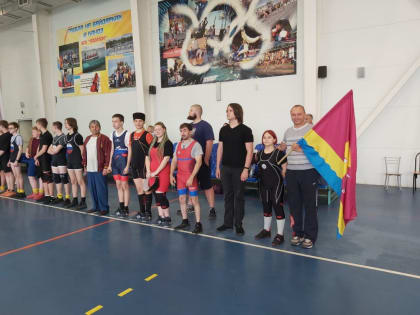 В станице Динской прошло первенство Краснодарского края по пауэрлифтингу (силовому троеборью) среди спортсменов 14-18 лет