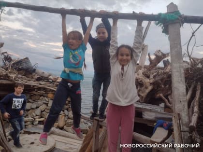 В Новороссийске из мусора сделали замок