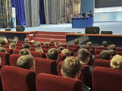 В Новороссийске полицейские со студентами обсудили вопросы противодействия экстремистской деятельности и безопасности в сети интернет