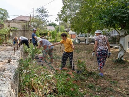 Жители Абрау-Дюрсо присоединились к общегородской акции «Начни с себя»