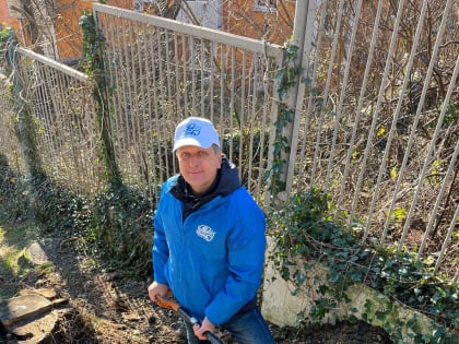 В Туапсе продолжается озеленение Горки Героев