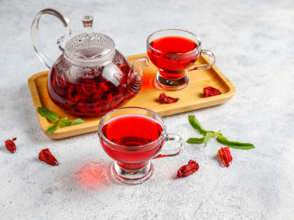 От гипертонии, диабета и даже онкологии: в чем польза чая из гибискуса для здоровья