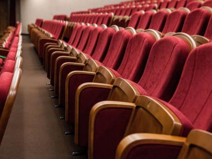 В зрительном зале Дома культуры поселка Степного идет ремонт