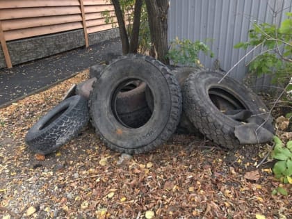 В Краснодаре продолжается работа по вывозу отработанных покрышек