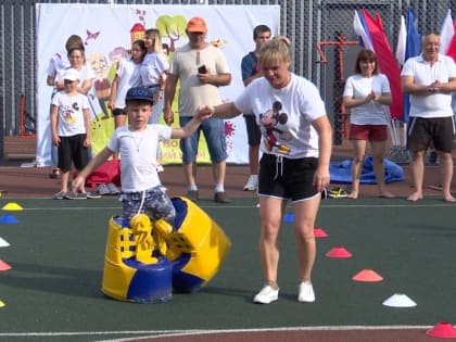 «ЭТО У НАС СЕМЕЙНОЕ»: В ПАРКЕ ИМ. ФРУНЗЕ ПРОШЕЛ СПОРТИВНЫЙ ФЕСТИВАЛЬ