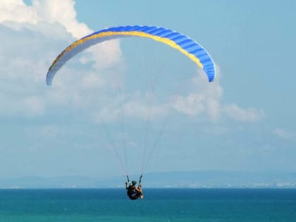 В Геленджике запретили полеты на парашютах и парапланах