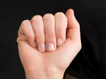 Как избавиться от белых пятен на ногтях: советы по уходу