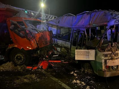 В Армавире возбуждено уголовное дело после ДТП с грузовиком и автобусом