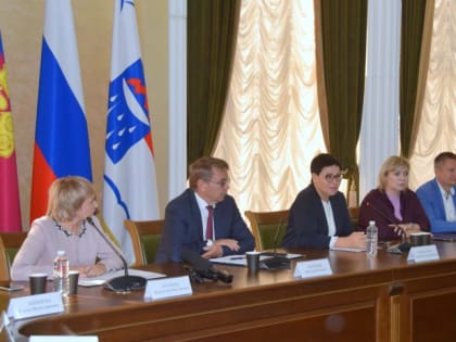 12 избранным депутатам Городского Собрания Сочи вручили удостоверения