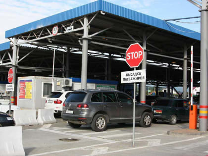 Таможня: Пробки на границе с Абхазией сохранятся до октября