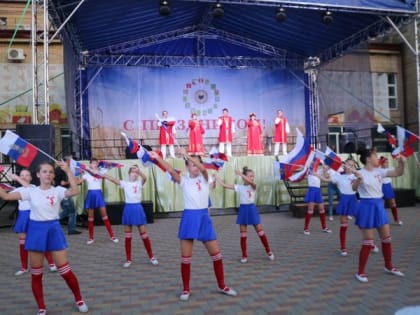 Праздничными мероприятиями встретил Гулькевичский район День Государственного флага