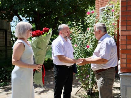 ТИХОРЕЧАНАМ ВРУЧИЛИ ЮБИЛЕЙНЫЕ МЕДАЛИ