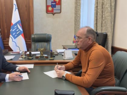 Председатель Городского Собрания Сочи Виктор Филонов провел рабочую встречу с председателем терр.группы Центрального района Эдуардом Обуховичем