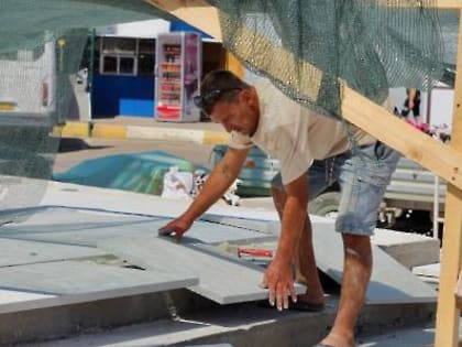 Еще одно рабочее совещание в рамках инспекционной поездки Александр Абрамов провел на площади 50 лет Советской власти