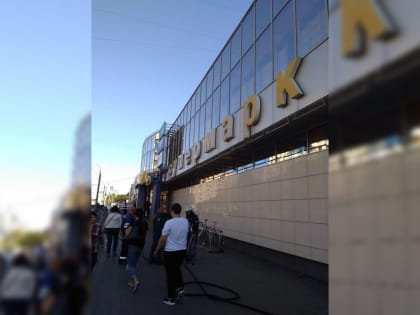 В Краснодаре из-за пожара в супермаркете «Табрис» эвакуировали 90 человек