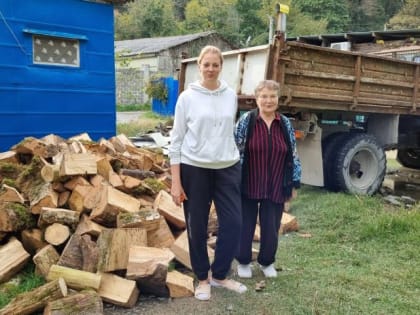 Илья Стопченко помог многодетной семье в закупке дров
