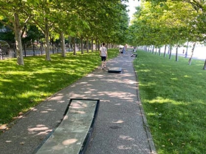 На набережной Новороссийска установили модульный скейт-парк