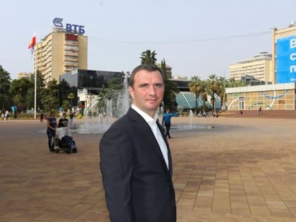 Сегодня свой день рождения празднует депутат Городского Собрания Сочи Роман Кирюшин