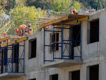 Новую двенадцатиэтажку для переселенцев из аварийного жилья в Сочи сдадут весной