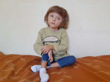 «Дима любознательный, но заниматься и играть может только лежа или сидя». Ребенку из Краснодарского края нужно дорогое лечение