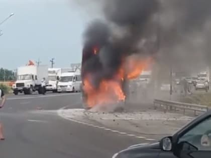 Автобус, перевозивший детей из Кабардинки в Донецк, сгорел на трассе «Дон»