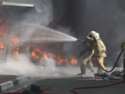 Геленджик "приходит в себя" после масштабного пожара в центре города