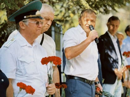 В Новороссийске активисты восстановили могилу Героя СССР летчика Алексея Чурилина