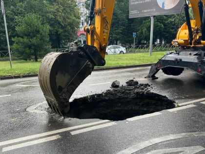 Для устранения провала на Тургенева ограничено движение транспорта в сторону Дзержинского