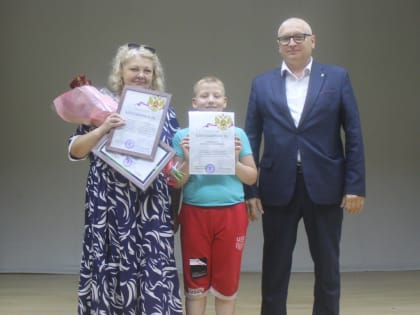 В честь Дня России в поселке Южном прошел праздничный концерт