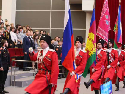 Губернатор Краснодарского края Вениамин Кондратьев провёл встречу с юными казаками и ветеранами специальной военной операции