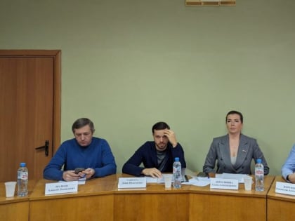 Депутаты избирательного округа № 4 отчитались о проделанной работе в 2023 году и обсудили с председателями Советов ТОС планы по формированию наказов на 2025 год