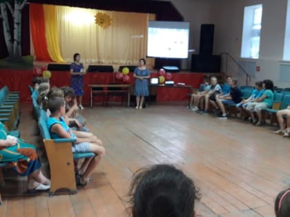 21 июня для детей летней площадки работники культуры провели тематическую беседу «Листая истории тяжелые страницы»