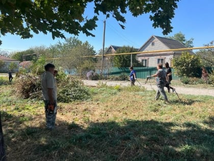 Сегодня неравнодушные жители улицы Гоголя собрались на субботник