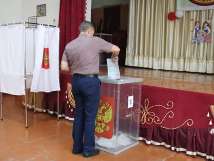 Депутат Совета Динского района Владимир Габлая проголосовал на выборах главы Нововеличковского сельского поселения