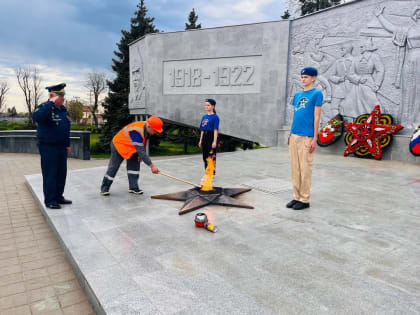 В Ейске провели техническое обслуживание газовой горелки комплексам Вечного огня