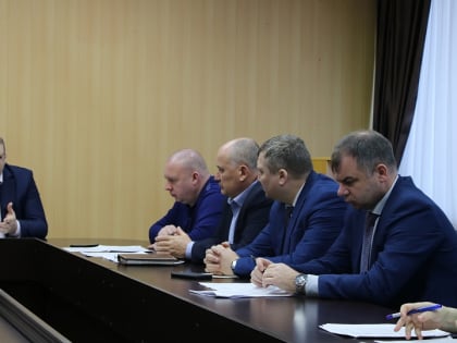 Александр Гомодин провел совещание с кадастровыми инженерами района