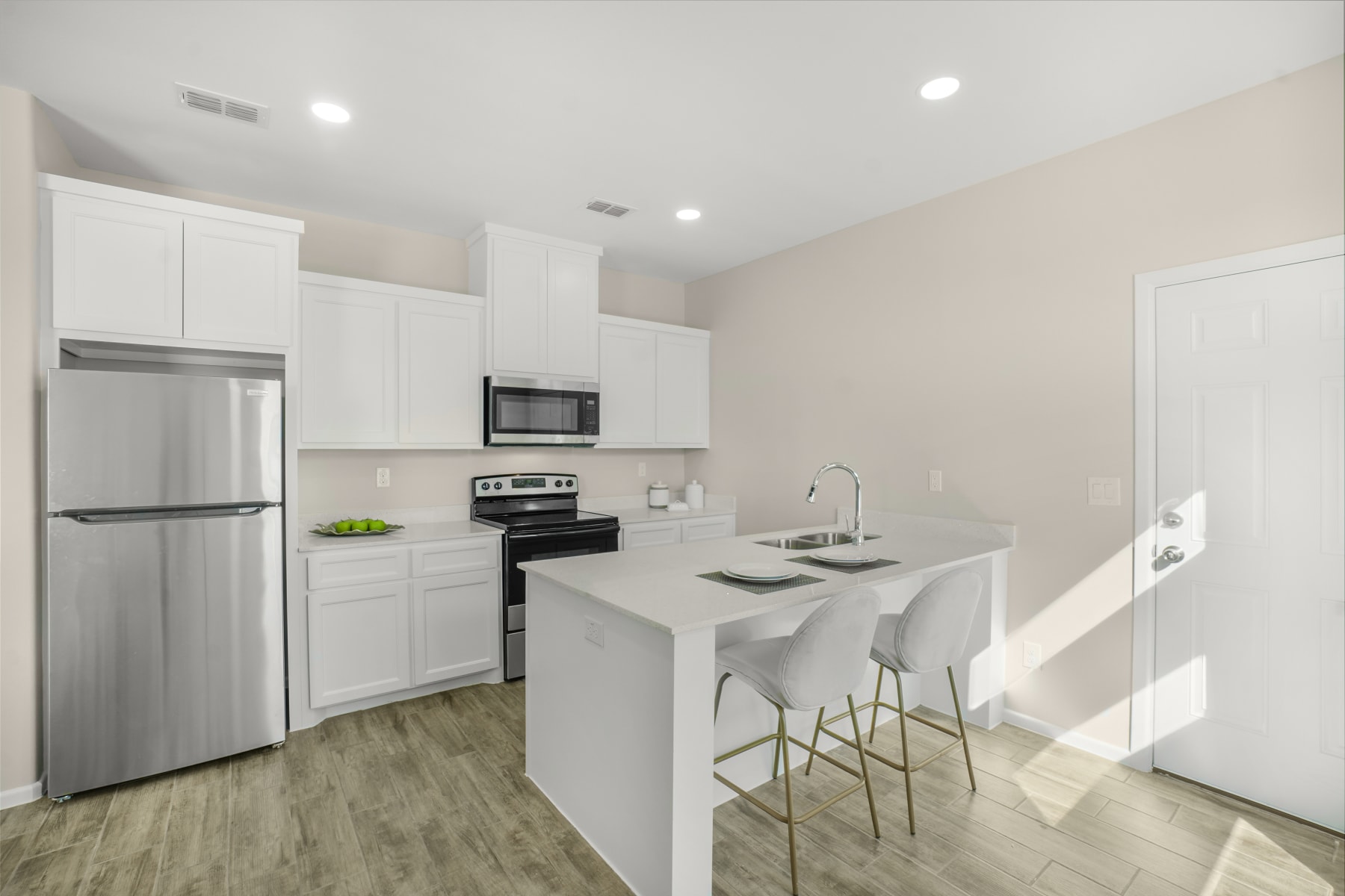 El Dorado open-concept kitchen with white cabinetry, quartz countertops, and island seating