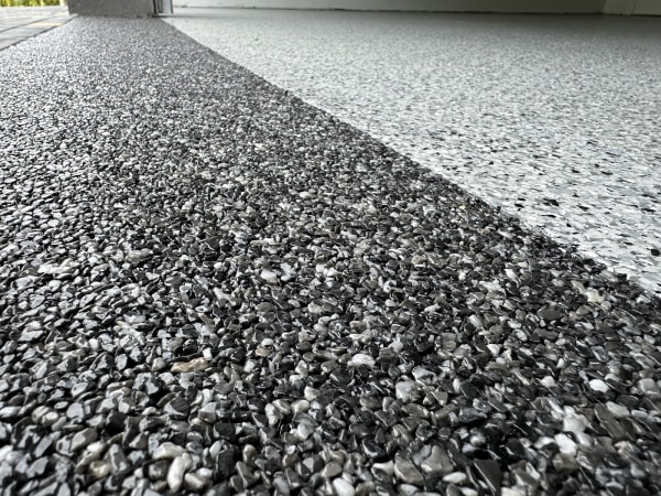 Kā Garāžai Piešķirt Jaunu Elpu: Epoksīda Grīda Un Akmens Paklājs Saviem Spēkiem